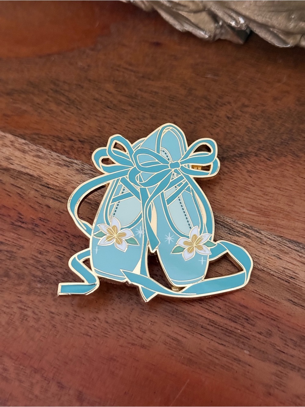 Pink à la mode PALM Disney Princess Jasmine Aladdin Ballet Slippers Pin